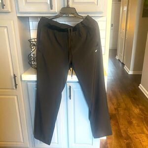 Men’s Amazon essentials pants, NWOT
